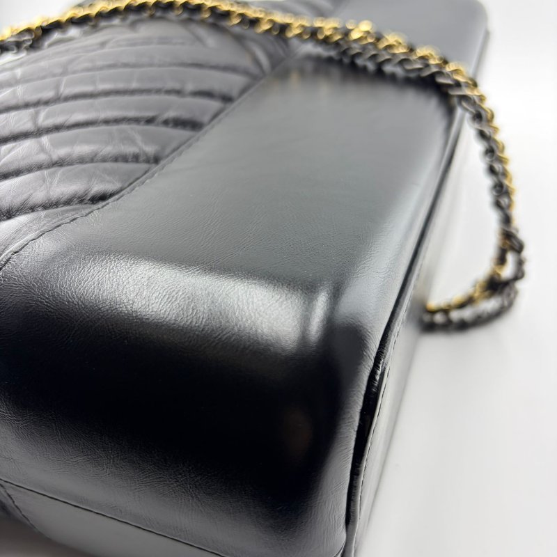 香奈兒 Gabrielle V 紋流浪包-11