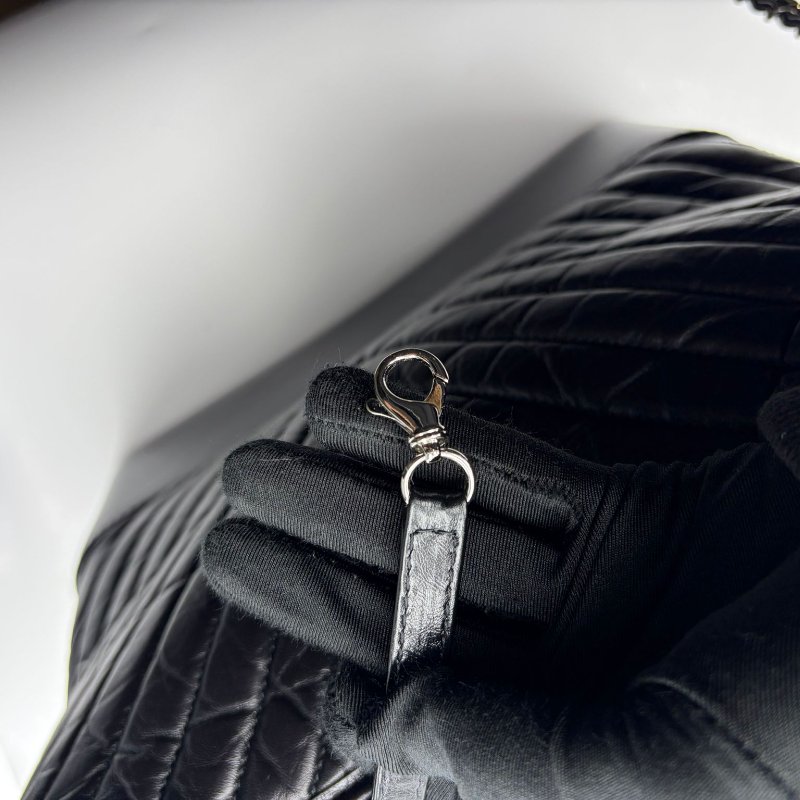 香奈兒 Gabrielle V 紋流浪包-15