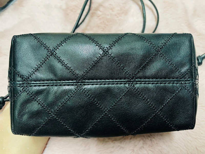 TORY BURCH WILLA 菱格紋束口磁釦肩背/斜背雲朵包-黑色/小-2