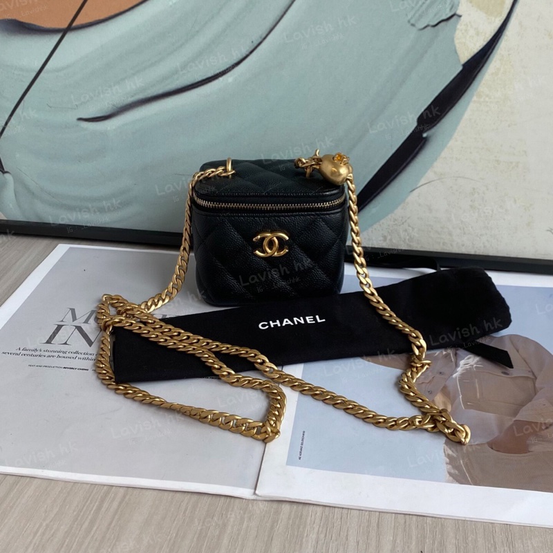 Chanel 23P 愛心扣mini黑金荔枝紋牛皮-0