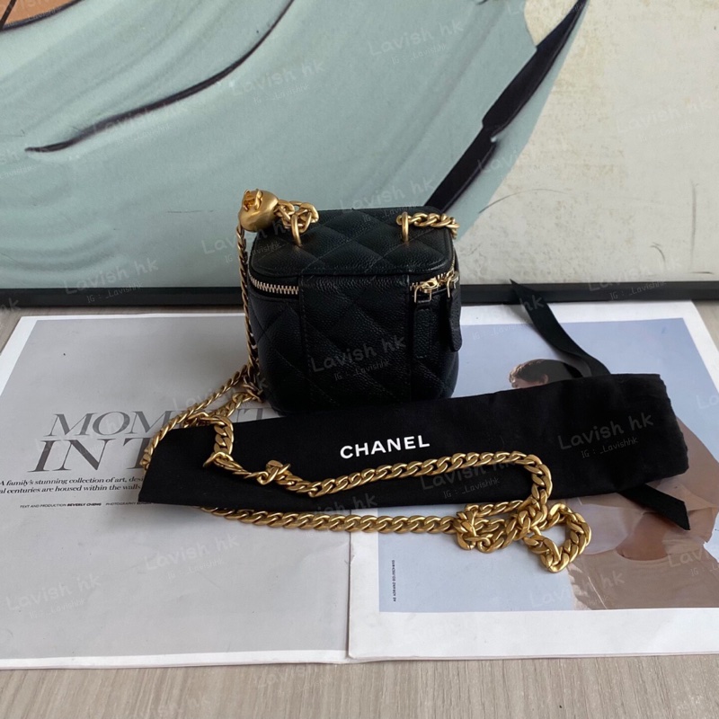 Chanel 23P 愛心扣mini黑金荔枝紋牛皮-1