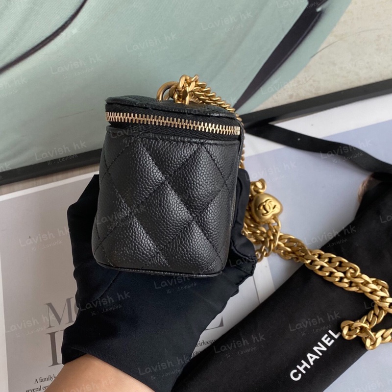 Chanel 23P 愛心扣mini黑金荔枝紋牛皮-5