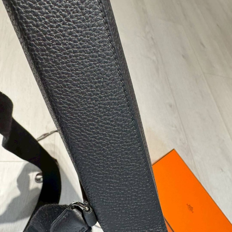 小巴黎二手名牌真品Hermes 餐盤包 胸口包 男女可用 極新-13