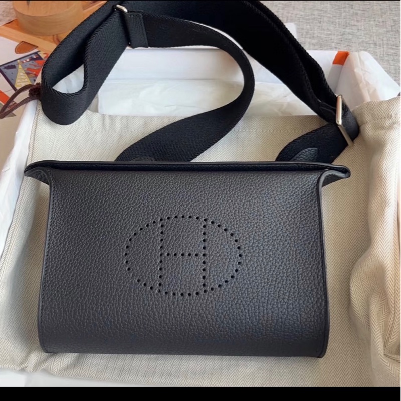 小巴黎二手名牌真品Hermes 餐盤包 胸口包 男女可用 極新-15