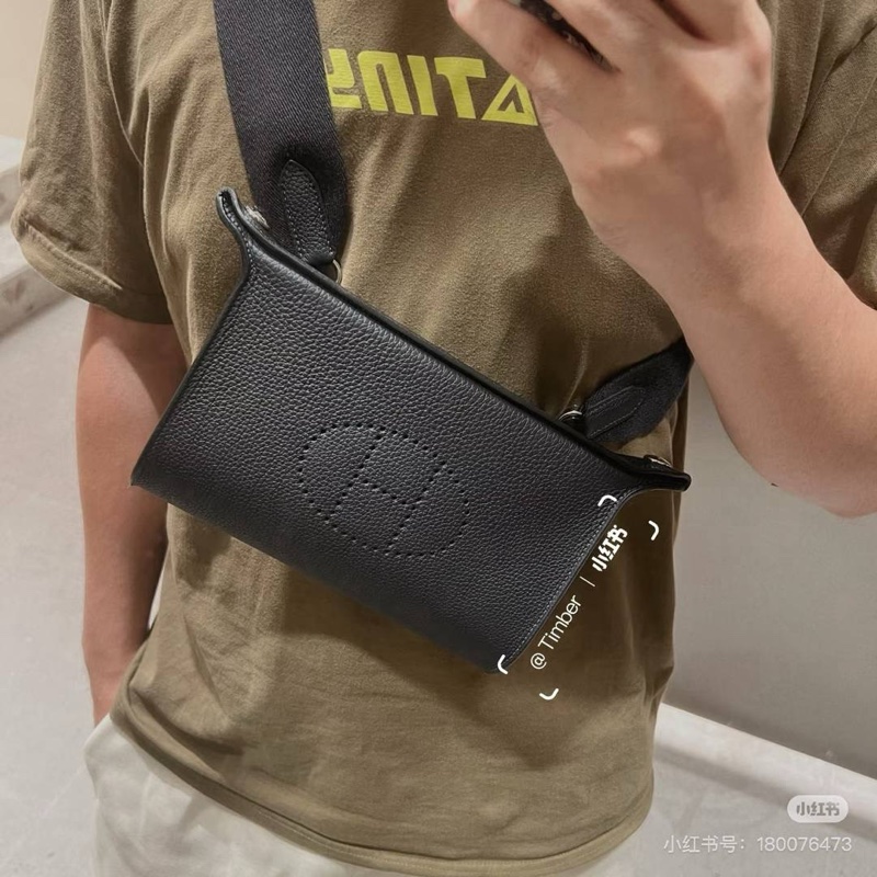 小巴黎二手名牌真品Hermes 餐盤包 胸口包 男女可用 極新-22