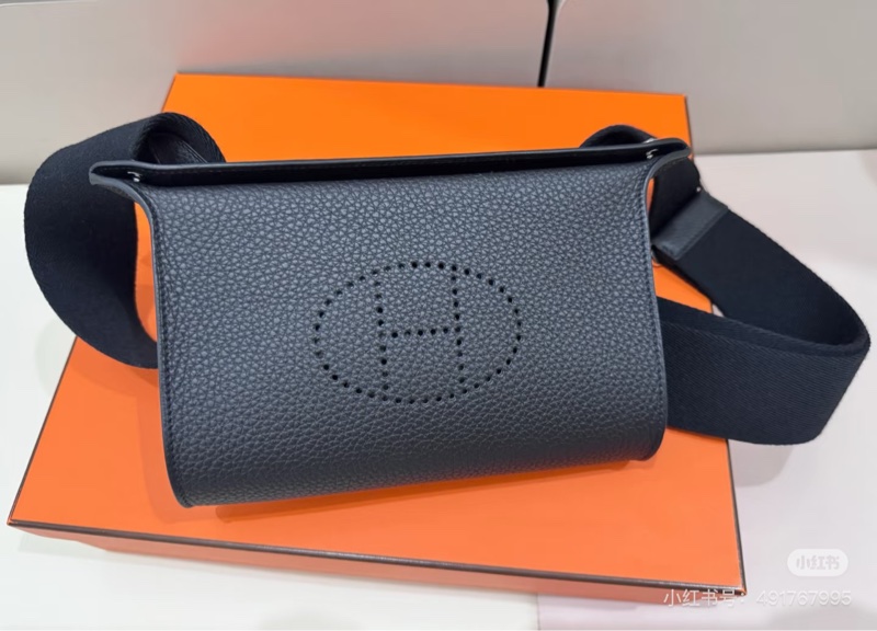 小巴黎二手名牌真品Hermes 餐盤包 胸口包 男女可用 極新-23