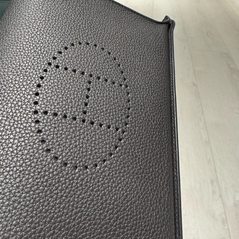 小巴黎二手名牌真品Hermes 餐盤包 胸口包 男女可用 極新-25