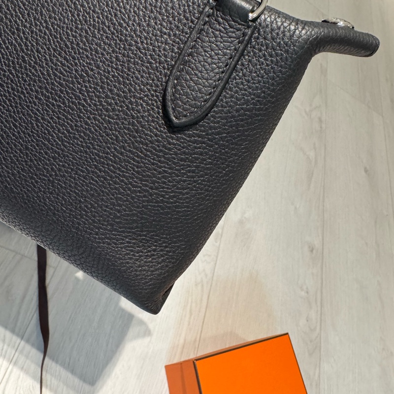 小巴黎二手名牌真品Hermes 餐盤包 胸口包 男女可用 極新-26