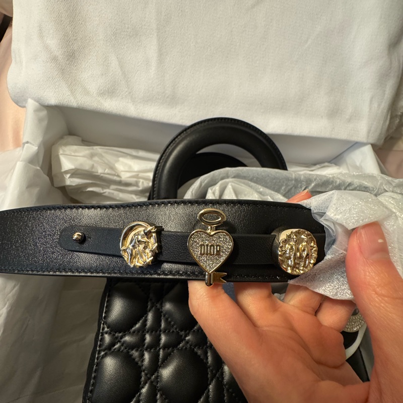 全新 lady Dior小號 吊飾水鑽款-9