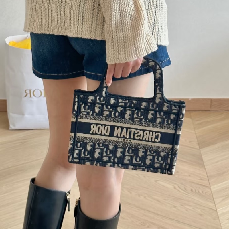 可愛到犯規😍99新🆕Dior迪奧藍色老花刺繡Book tote迷你托特包手提包-8