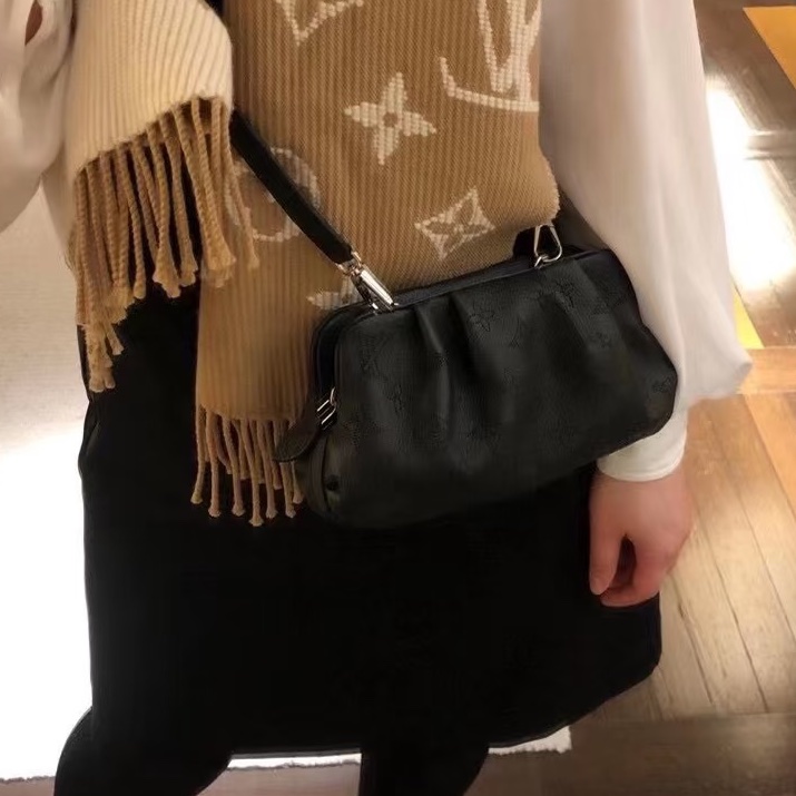 日常優雅款🦢LV路易威登黑色SCALA秀款雲朵包單肩斜挎手拿包☁️-3