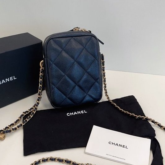 芯片款 Chanel香奈兒 黑金幻彩荔枝牛皮 子彈頭風衣調節扣 豎版鏈條手機包-6