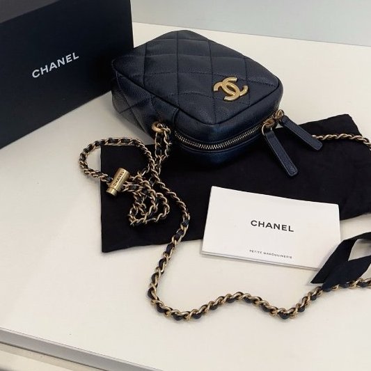 芯片款 Chanel香奈兒 黑金幻彩荔枝牛皮 子彈頭風衣調節扣 豎版鏈條手機包-10