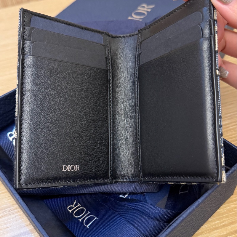 Dior 直立式對折卡夾-1