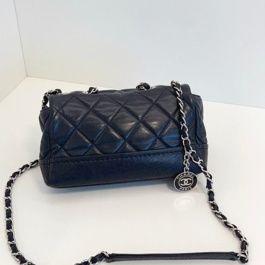 特別款 Chanel香奈兒 黑銀徽章錢幣CF大mini鏈條口蓋包-1