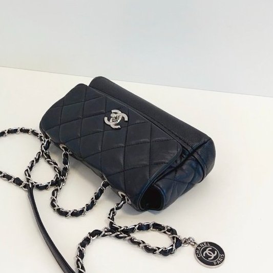 特別款 Chanel香奈兒 黑銀徽章錢幣CF大mini鏈條口蓋包-3