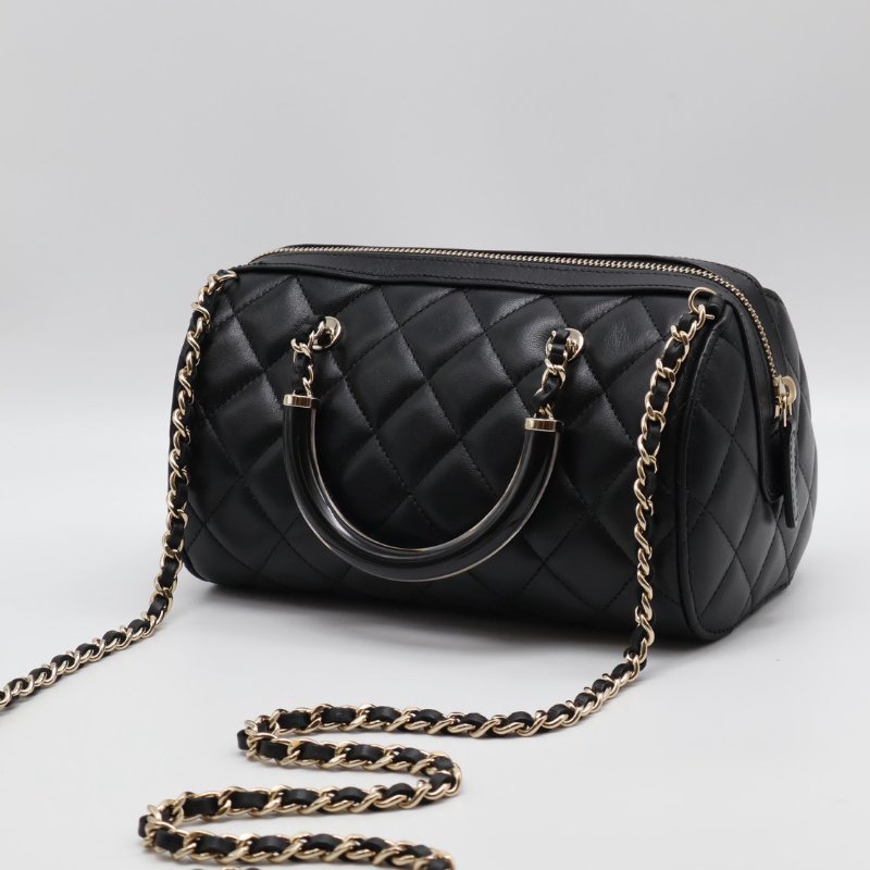 CHANEL 菱格紋小羊皮保齡球包 - 黑金-1