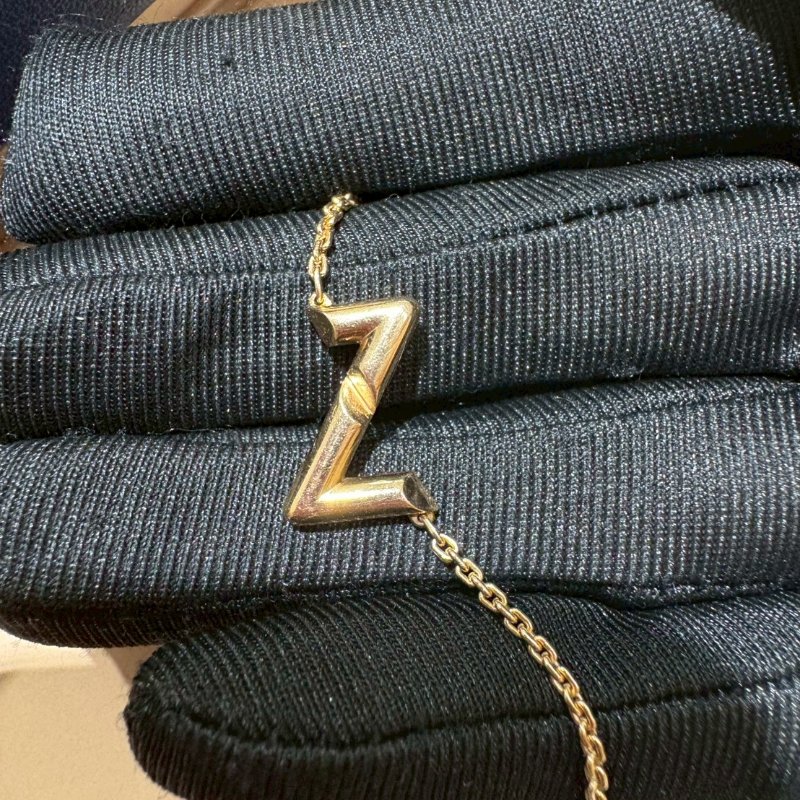 LV 18K 閃電吊墜手鍊-3