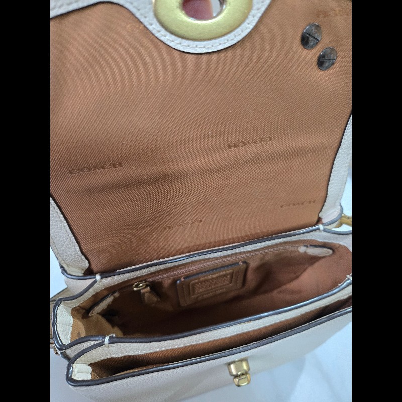 COACH Cassie 19荔枝紋牛皮轉釦式手提包-9