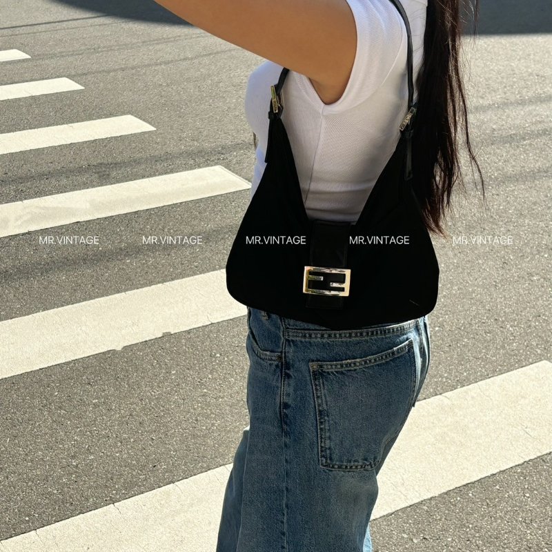 🏷FENDI牛角包-1