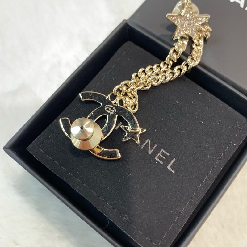 ✨Chanel流蘇 流星錘鑲鑽雙C logo胸針-3
