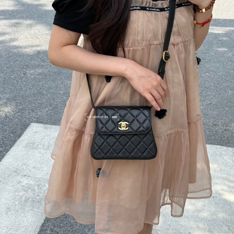 CHANEL 25A羊皮口蓋包 - 黑金-10