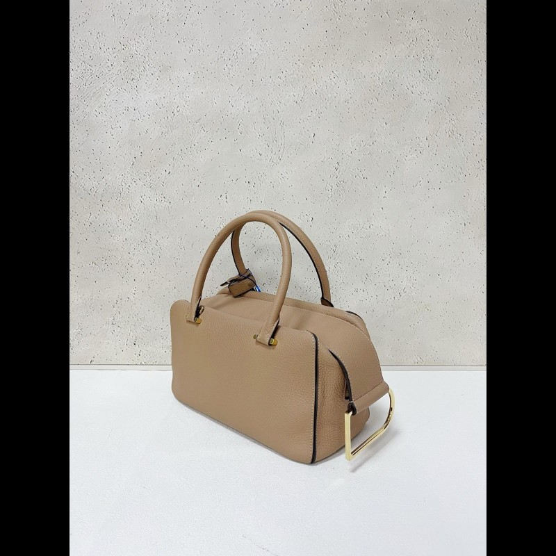 Delvaux Cool Box
奶茶色牛皮-3