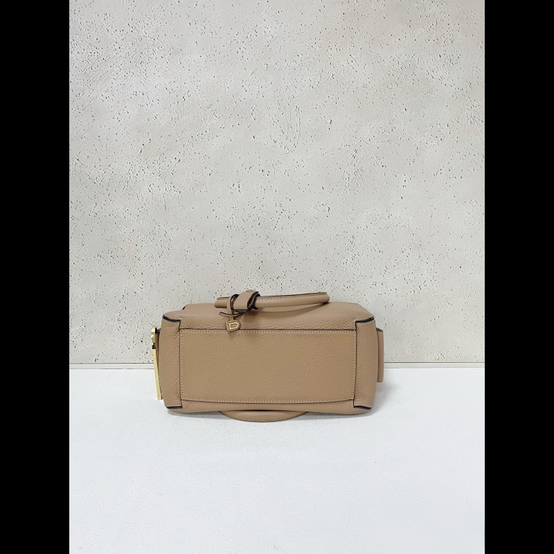 Delvaux Cool Box
奶茶色牛皮-4