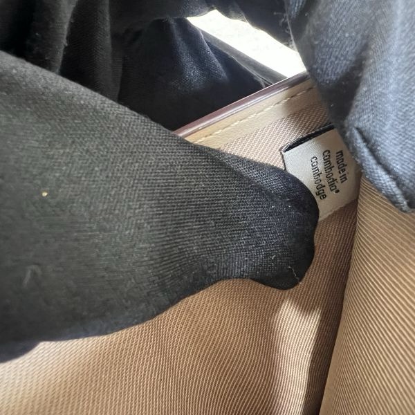 COACH 淡奶茶老花經典短夾-8