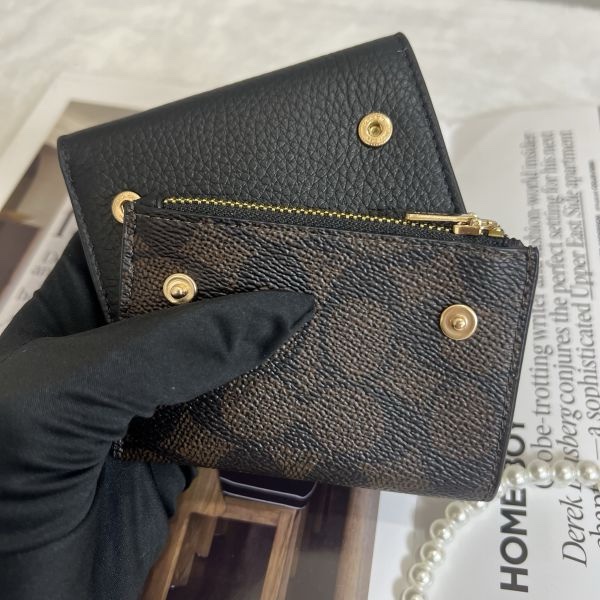 COACH 黑色拼接老花三折短夾-11