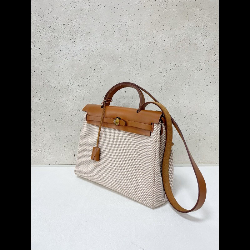 Hermes Herbag 31 
燕麥米拼棕金扣-2