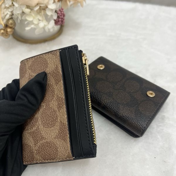 Coach 黑色老花三折短夾-9
