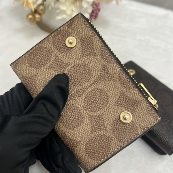 Coach 黑色老花三折短夾-10