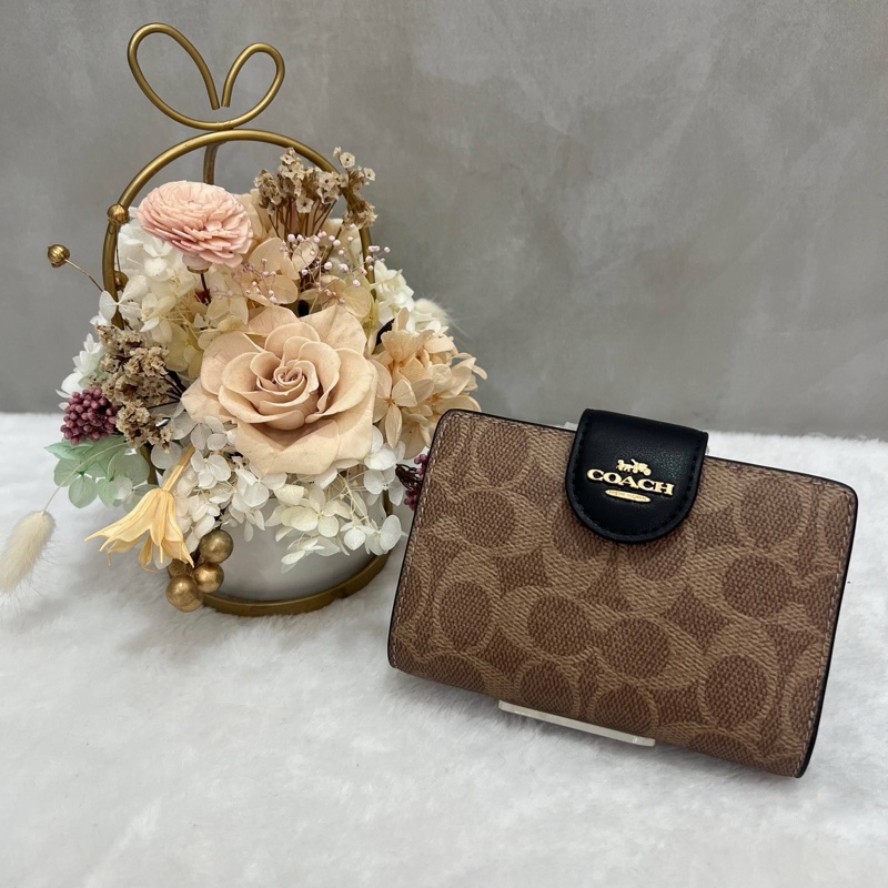 Coach 卡其老花按扣式翻蓋短夾-0