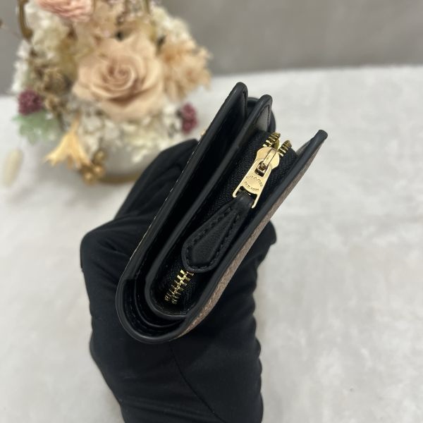 Coach 卡其老花按扣式翻蓋短夾-4