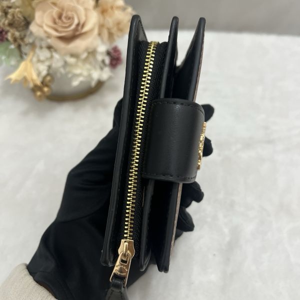 Coach 卡其老花按扣式翻蓋短夾-5