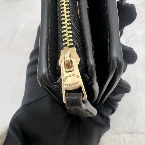 Coach 卡其老花按扣式翻蓋短夾-7