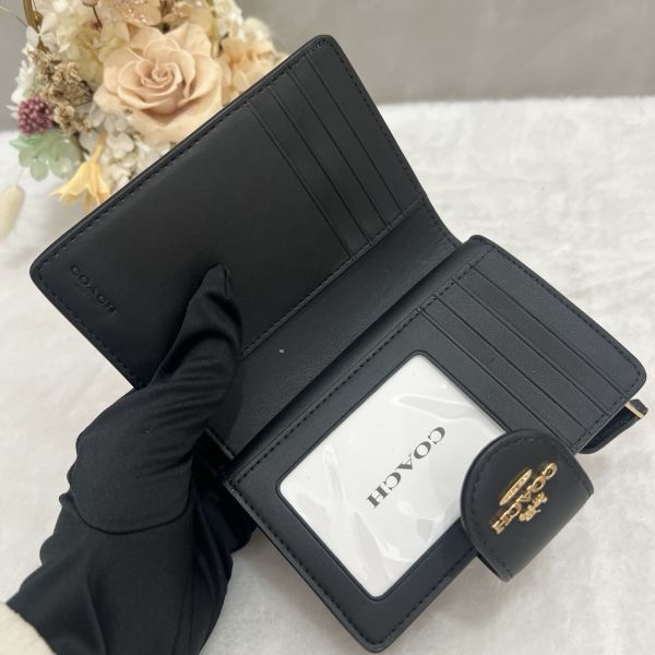 Coach 卡其老花按扣式翻蓋短夾-8