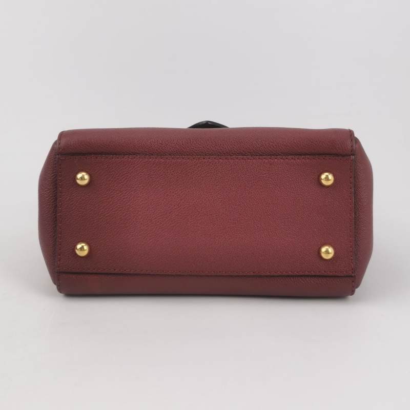 Burberry The Banner班納牛皮純色金屬字母logo雙搭扣斜挎包-5