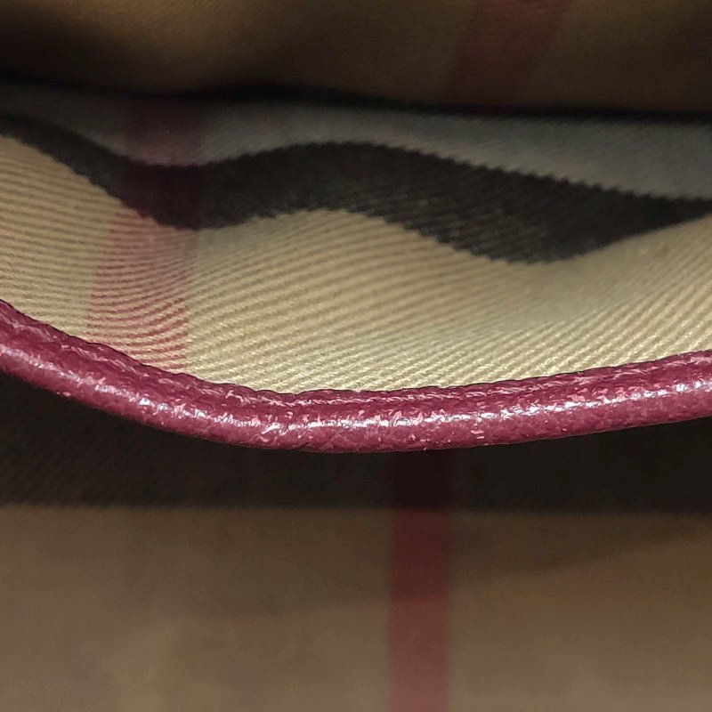 Burberry The Banner班納牛皮純色金屬字母logo雙搭扣斜挎包-10