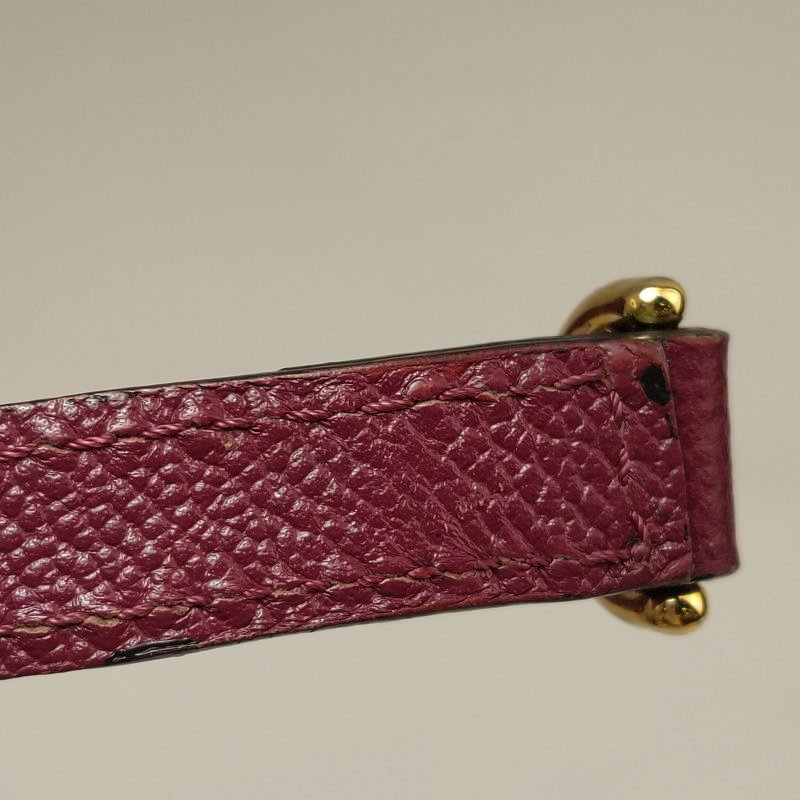 Burberry The Banner班納牛皮純色金屬字母logo雙搭扣斜挎包-12