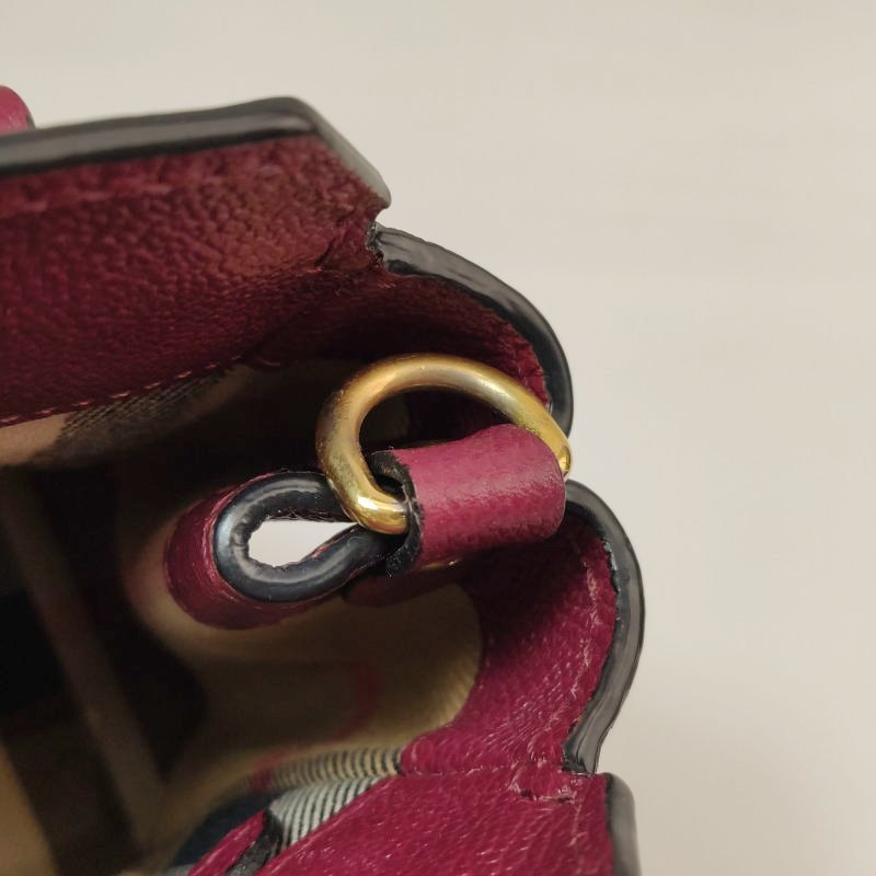 Burberry The Banner班納牛皮純色金屬字母logo雙搭扣斜挎包-13