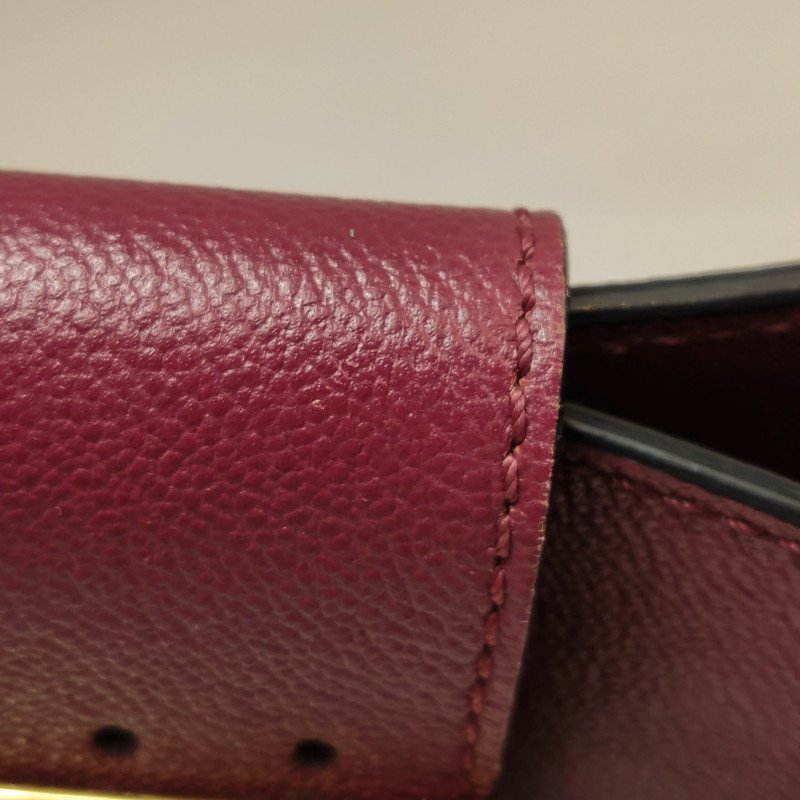 Burberry The Banner班納牛皮純色金屬字母logo雙搭扣斜挎包-16