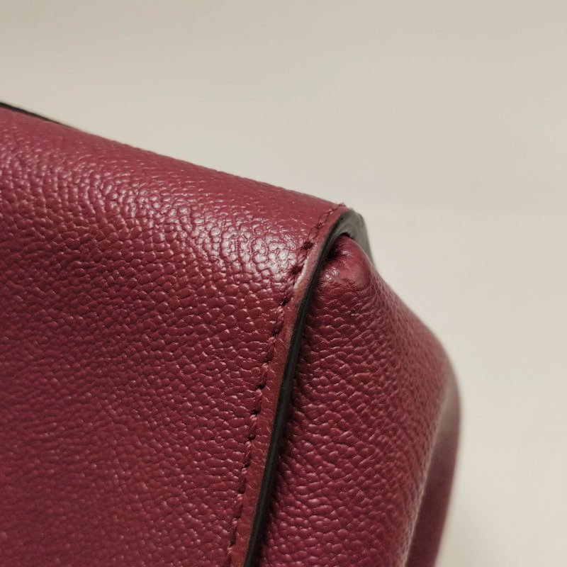 Burberry The Banner班納牛皮純色金屬字母logo雙搭扣斜挎包-17