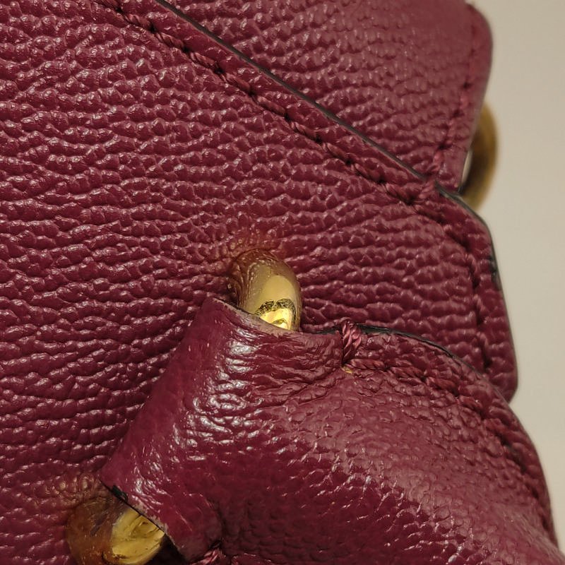 Burberry The Banner班納牛皮純色金屬字母logo雙搭扣斜挎包-19