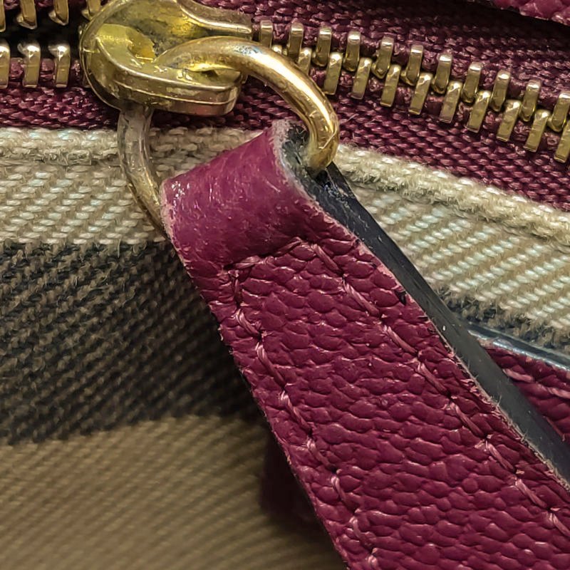 Burberry The Banner班納牛皮純色金屬字母logo雙搭扣斜挎包-21