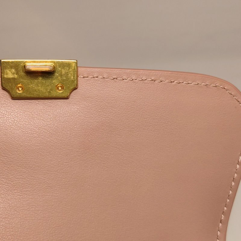 Burberry DK88牛皮純色鎖扣斜挎包單肩包-9