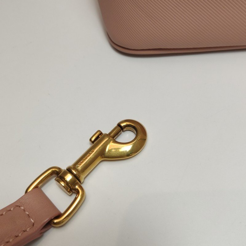 Burberry DK88牛皮純色鎖扣斜挎包單肩包-13