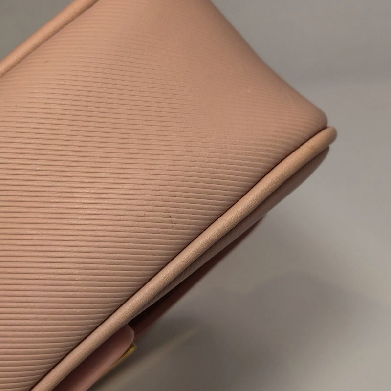 Burberry DK88牛皮純色鎖扣斜挎包單肩包-16