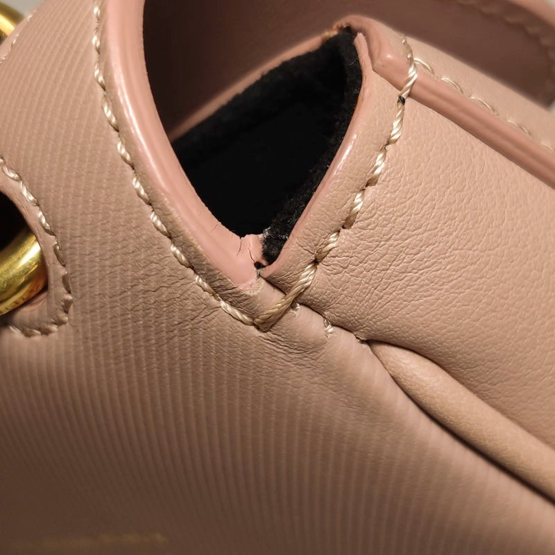 Burberry DK88牛皮純色鎖扣斜挎包單肩包-21